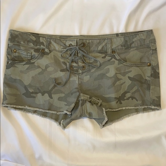 Love Fire Light Green/Grey Lace Front Cameo Shorts - Picture 1 of 7